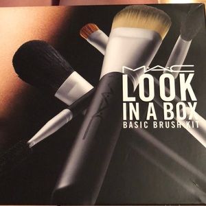 MAC look in a Box Brush set